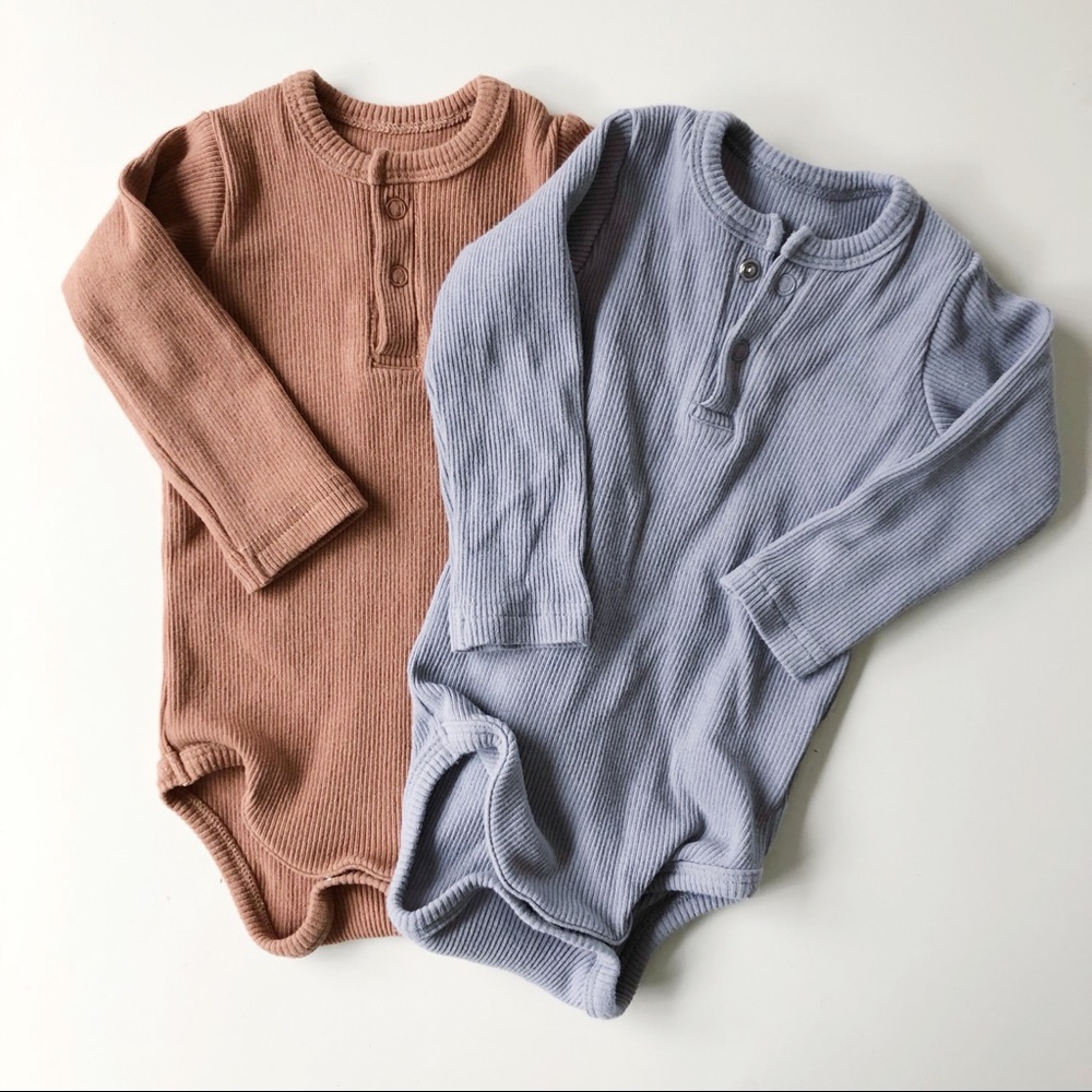 Mebie Baby ribbed bodysuits 3-6 months gray & clay